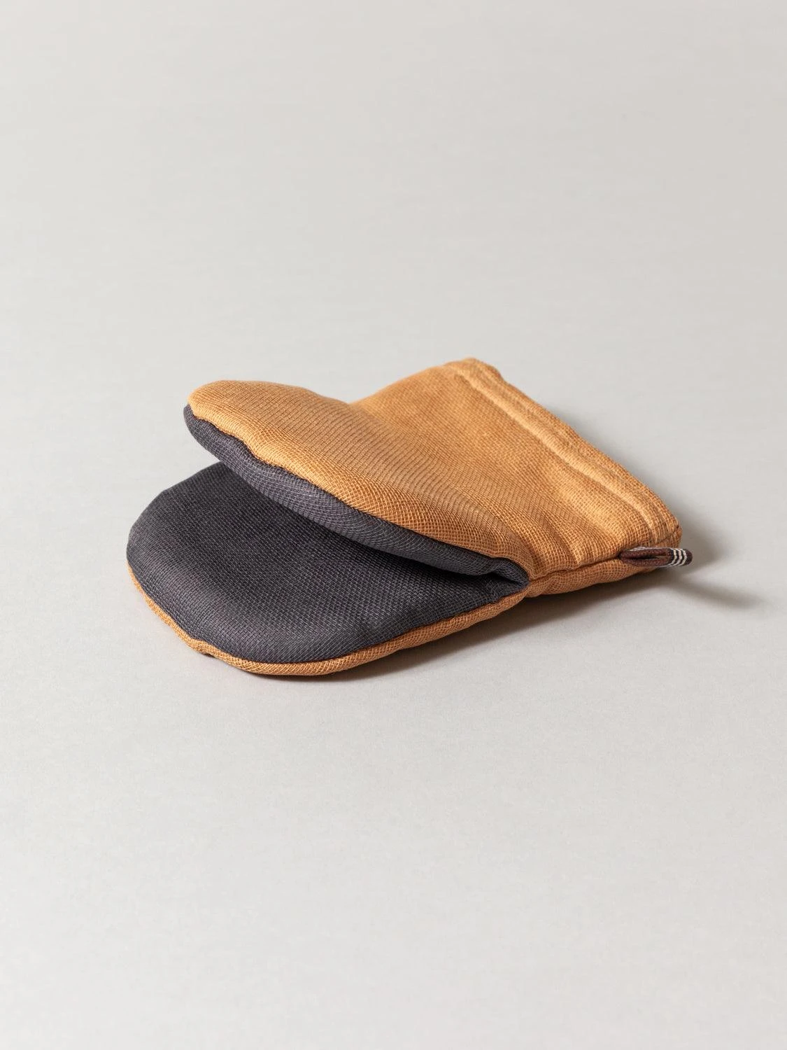 Caya Kitchen Mitt 5 Caya Kitchen Mitt - Image 3