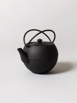 Marutama Cast Iron Teapot 10 Marutama Cast Iron Teapot -Rikumo Chushin Kobo Marutama Cast Iron Teapot L 2