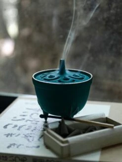 Wave Incense Holder -Rikumo IWACHU Incense Holder Wave Turquoise 5