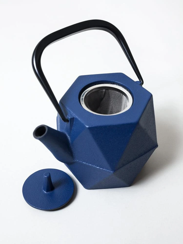 Iwachu Zakuro Cast Iron Teapot 6 Iwachu Zakuro Cast Iron Teapot - Image 4