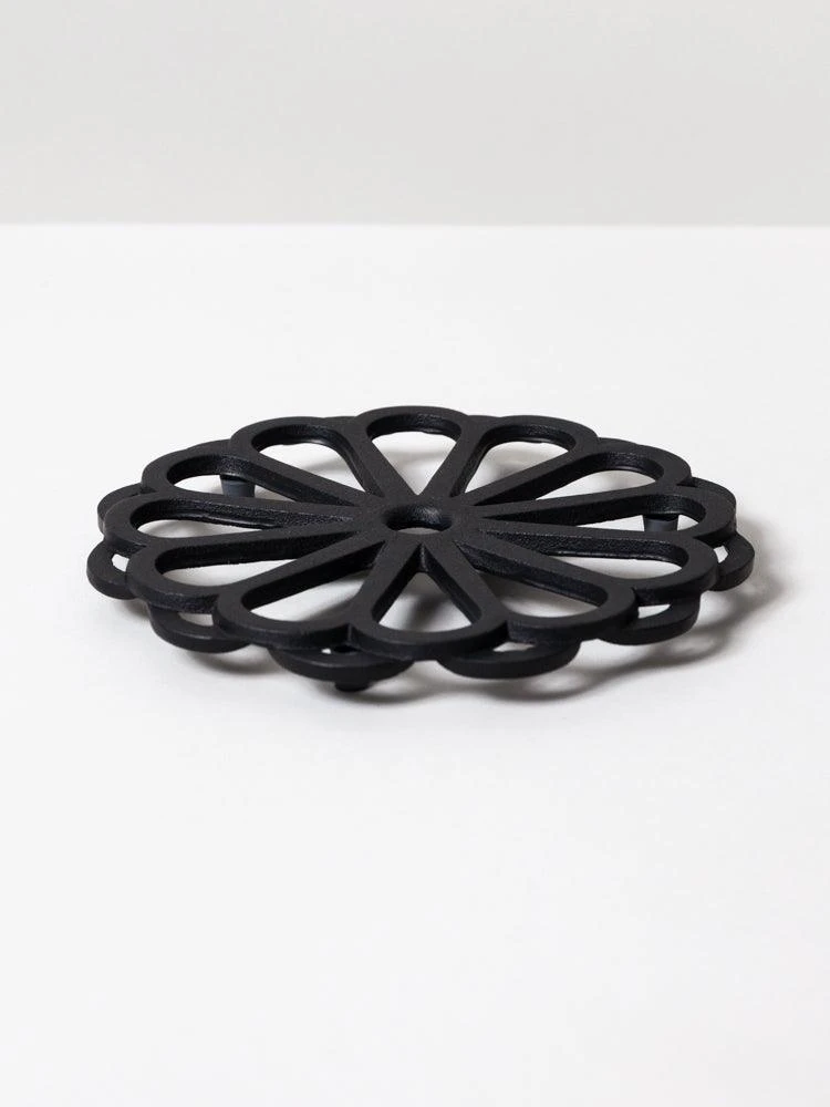 Iwachu Cast Iron Trivet - Kiku 6 Iwachu Cast Iron Trivet - Kiku - Image 4