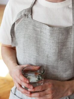 Moku Linen Apron -Rikumo Kontex Moku Linen Apron Lifestyle 7