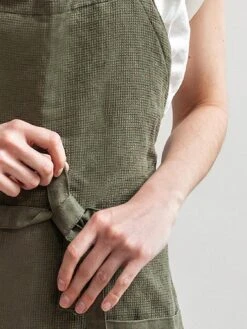 Moku Linen Apron -Rikumo Kontex Moku Linen Apron Olivve 1
