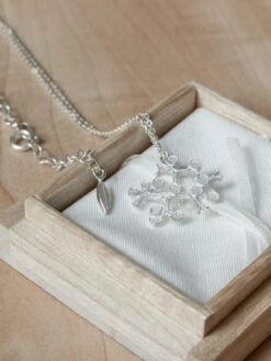 Tsubu Tsubu Wild Grape Necklace 12 Tsubu Tsubu Wild Grape Necklace -Rikumo Mariko Kitano Tsubu Tsubu Wild Grape Necklace Lifestyle 1