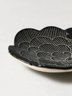 FUGA Wind Flower Plate - Black 8 FUGA Wind Flower Plate - Black -Rikumo Naomitu Pottery FUGA Wind Flower Plate Black 2