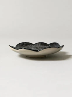FUGA Wind Flower Plate - Black 9 FUGA Wind Flower Plate - Black -Rikumo Naomitu Pottery FUGA Wind Flower Plate Black 3