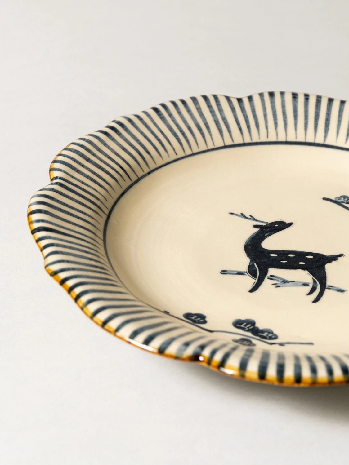 Round Flower Plate - Deer 5 Round Flower Plate - Deer - Image 3