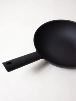 SSC Featherweight Cast Iron Wok 7 SSC Featherweight Cast Iron Wok -Rikumo SSC Featherweight Cast Iron Wok 3