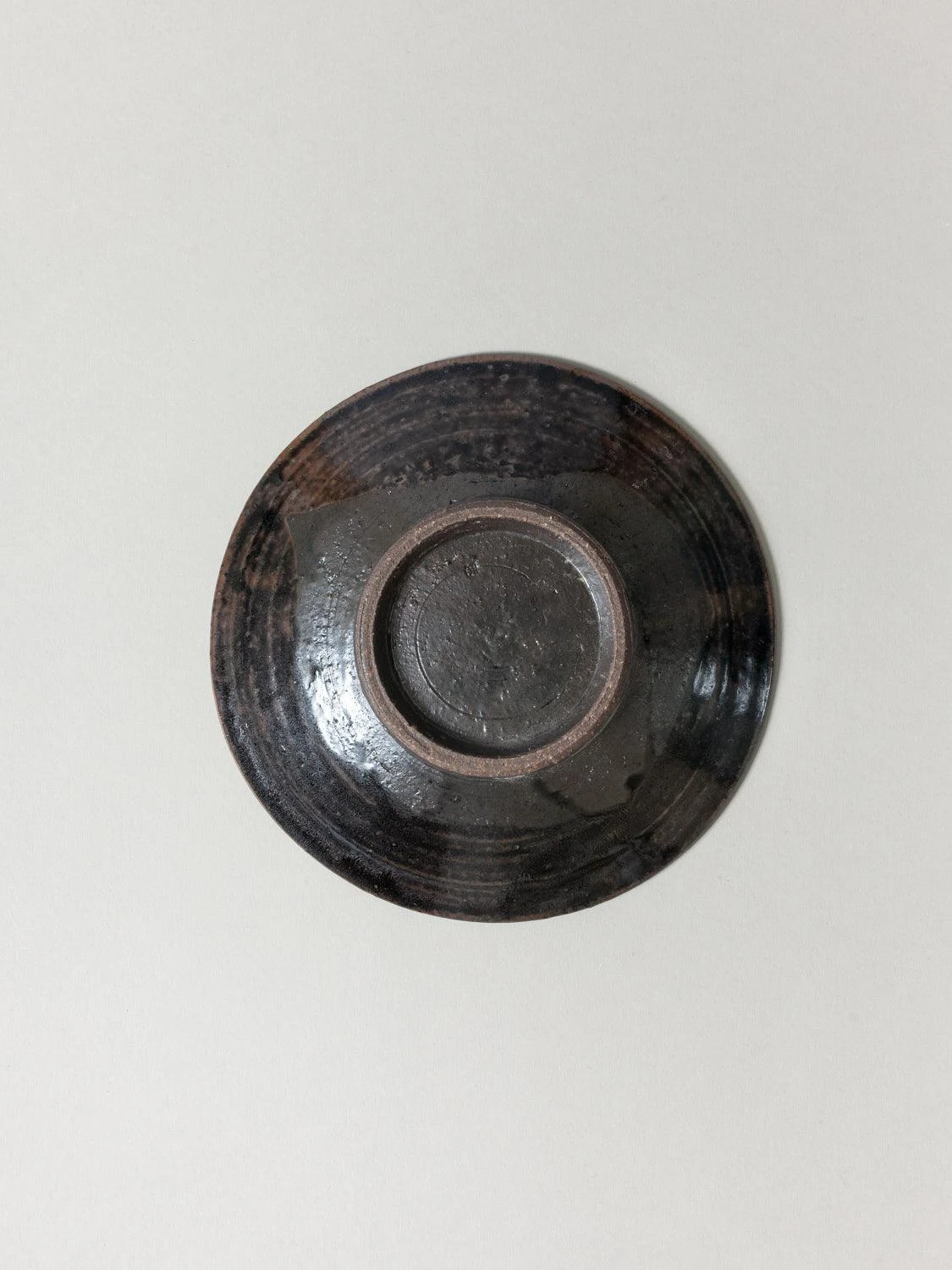 Kuro Minoyaki Plate 5 Kuro Minoyaki Plate - Image 3