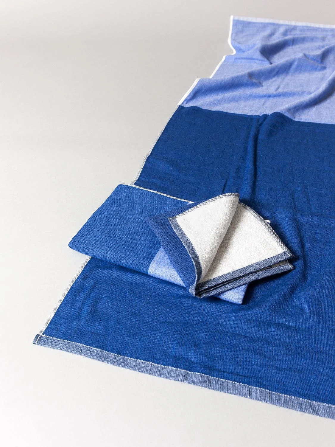 Two-Tone Chambray Towel - Blue 7 Two-Tone Chambray Towel - Blue - Image 6